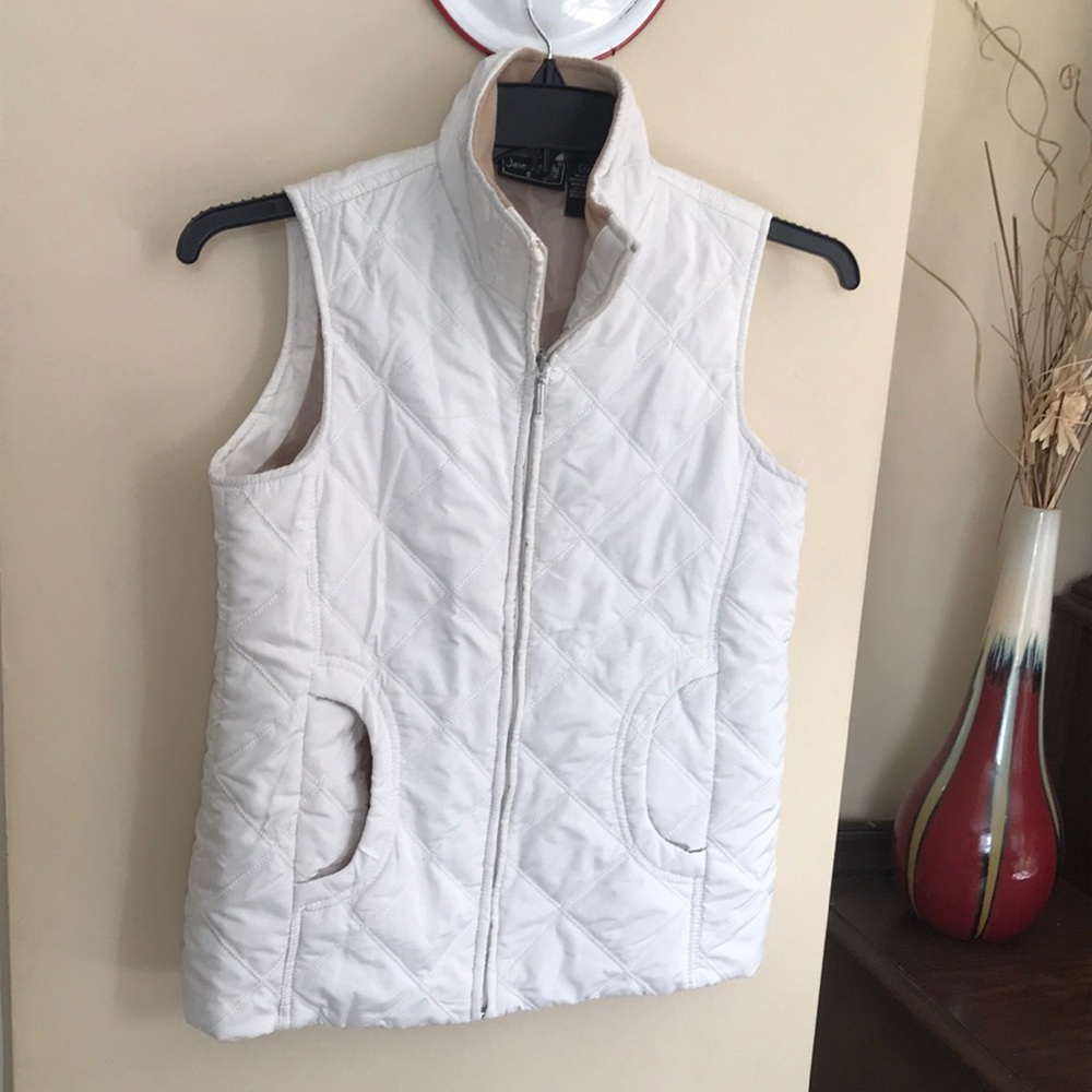 Jane Ashley cream zippered vest size Small